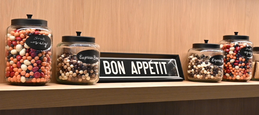 Dilettante Plaza Center Bon Appetit Sign